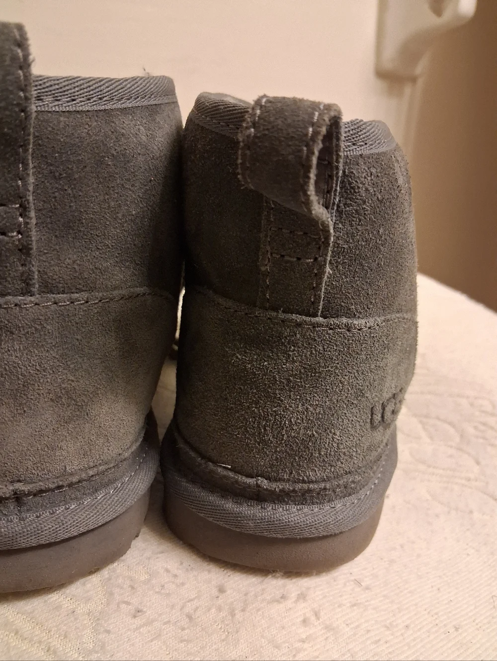 Mens UGG gray Suede Winter Boots with Sherpa Lining Sheepskin Size 6, Fit for 5